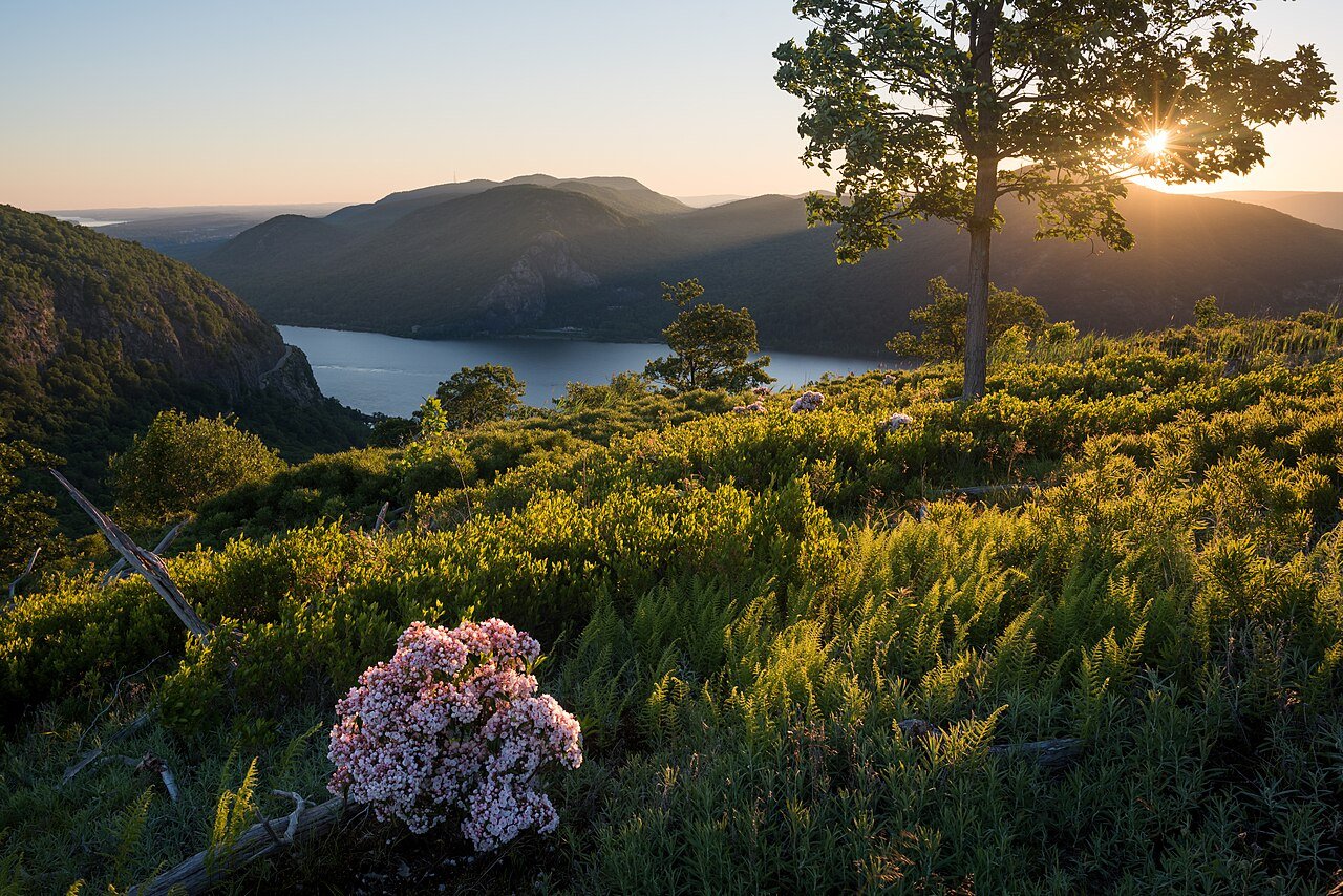 No verified photograph of the 1980s Hudson Valley sightings survives scrutiny. This is the Hudson Highlands at Storm King, the region over which the silent boomerang of lights was reported for years.