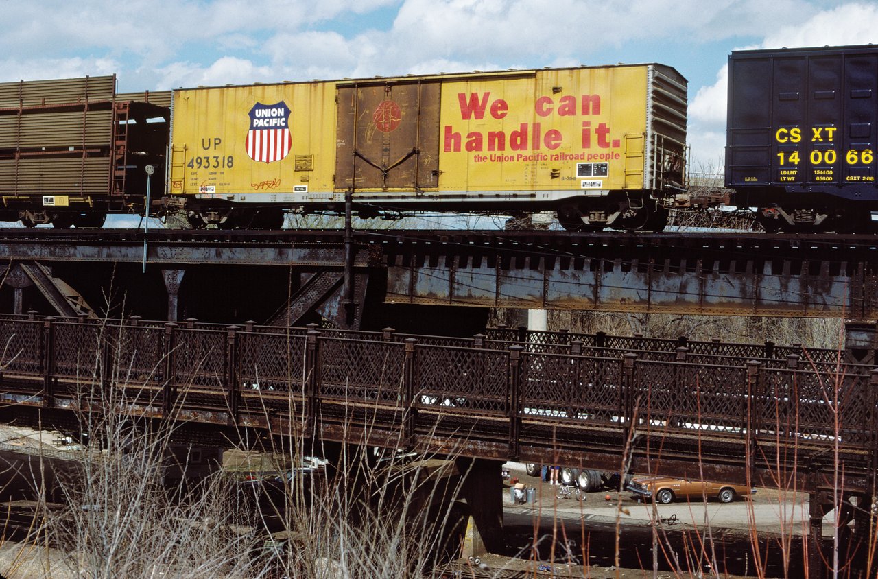 No photograph of the 2002 encounter exists. This shows railroad cars on the Kentucky approach to the K and I Bridge near Louisville, included for geographic context.