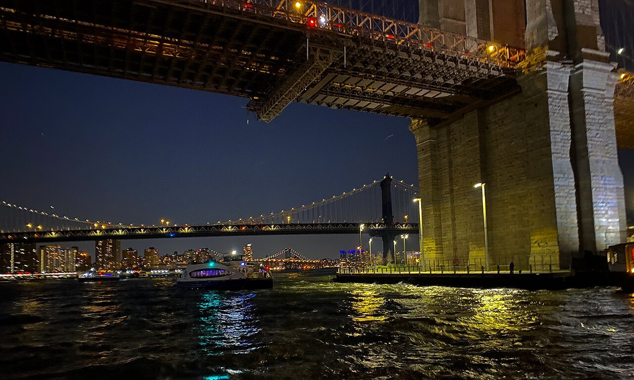 The Brooklyn Bridge over the East River at night, the setting of the November 1989 Linda Napolitano abduction, which she and Budd Hopkins said was witnessed from cars stalled on the bridge and the FDR Drive below. No photograph of the event exists, so this is a locator.