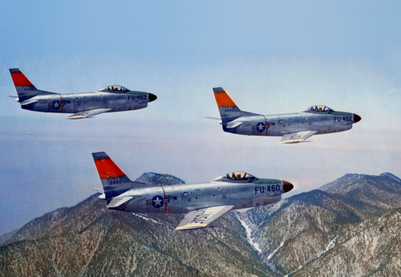 United States Air Force North American F-86D Sabre interceptors in flight in the 1950s, the exact aircraft type Milton Torres scrambled from RAF Manston on the night of 20 May 1957. This is a real period USAF photograph of the aircraft, not a depiction of the event itself; there is no photograph of the radar contact, which Torres tracked only on instruments and never saw.
