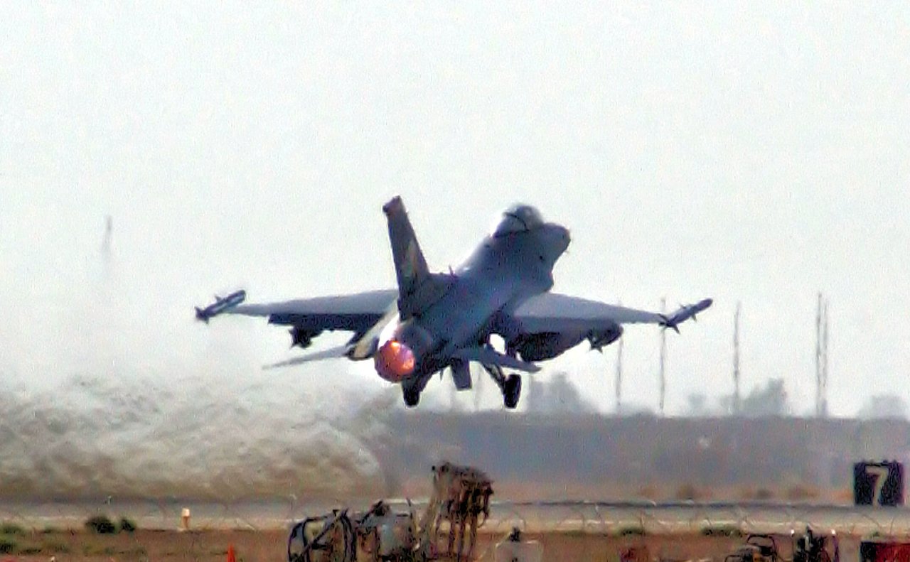No photograph of the 2005 Noble, Oklahoma scramble exists. This is an F-16 of the Oklahoma Air National Guard 138th Fighter Wing, the unit whose interceptors were involved, shown in flight.