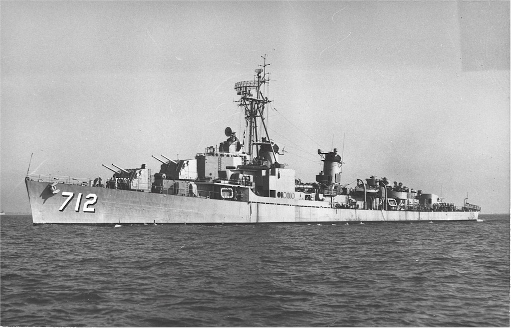 USS Gyatt, hull number 712, underway. This is the ship whose prototype AN/SPS-49 (XN-1) radar tracked the contact, not the object; no imagery of the object exists, and the nineteen radar scope photographs sent to Project Blue Book have not surfaced. The photograph is undated. She is shown in destroyer configuration rather than the Terrier missile fit she carried as DDG-1 between 1957 and 1962, which matches her status on the night in question: her classification had reverted to DD-712 on 1 October 1962 and she was serving as an experimental trials ship.