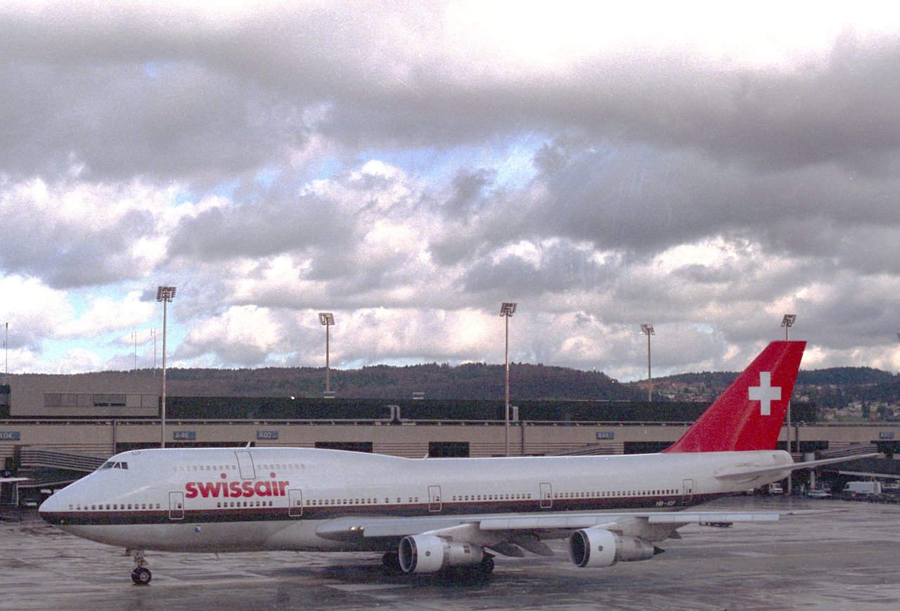 A real photograph of the actual aircraft involved: Swissair Boeing 747-300, registration HB-IGF, the airframe named in NTSB record NYC97SA193, photographed at Zurich Airport on 12 February 1995, about two and a half years before the August 1997 near-miss. This is the aircraft, not the object reported near it; no photograph of the white object exists.