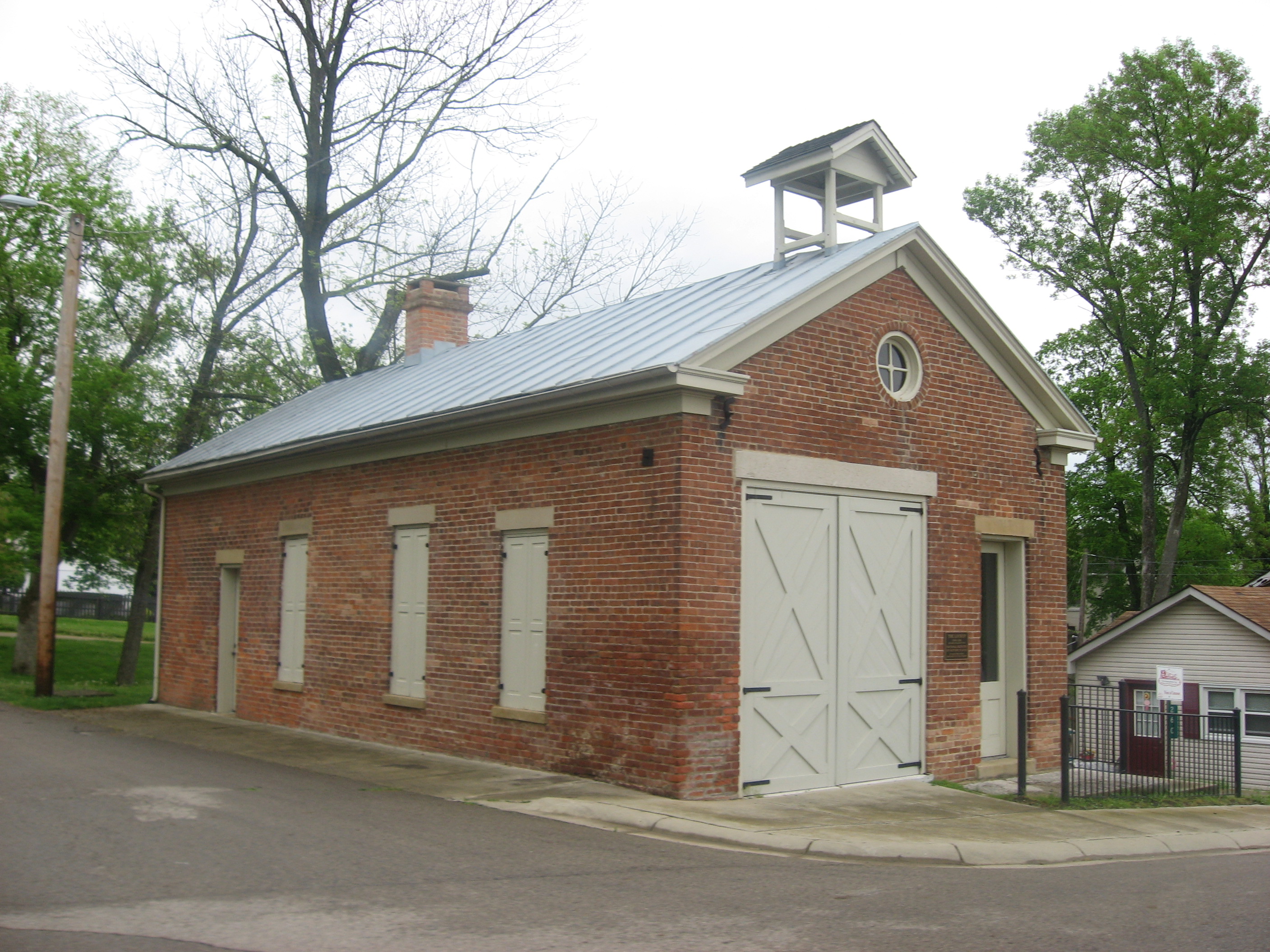 The historic Waynesville Engine House and Lockup at 260 Chapman Street, Waynesville, Ohio, built in 1881 as the village's combined fire station and jail. This is a real present-day photograph of the town, used as a factual location image only. There is no photograph of the 2001 object; the case rests on police-dispatch audio and multiple-witness testimony, not imagery.